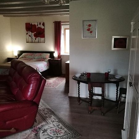 Chez Pastuso Bed & Breakfast Brigueil-le-Chantre Bagian luar foto