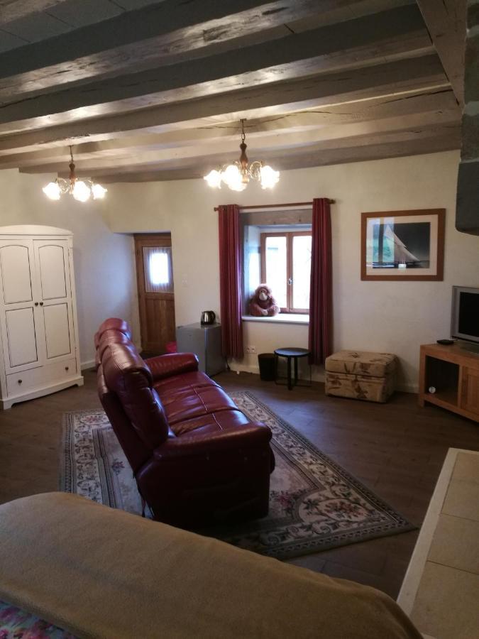 Chez Pastuso Bed & Breakfast Brigueil-le-Chantre Bagian luar foto