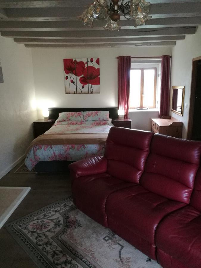 Chez Pastuso Bed & Breakfast Brigueil-le-Chantre Bagian luar foto
